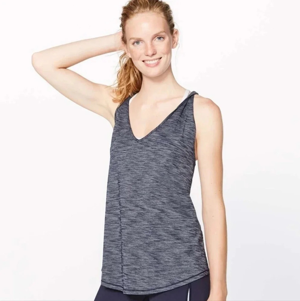 Lululemon Do the Twist Tank Yoga, Color Heathered Deep Navy Size 2